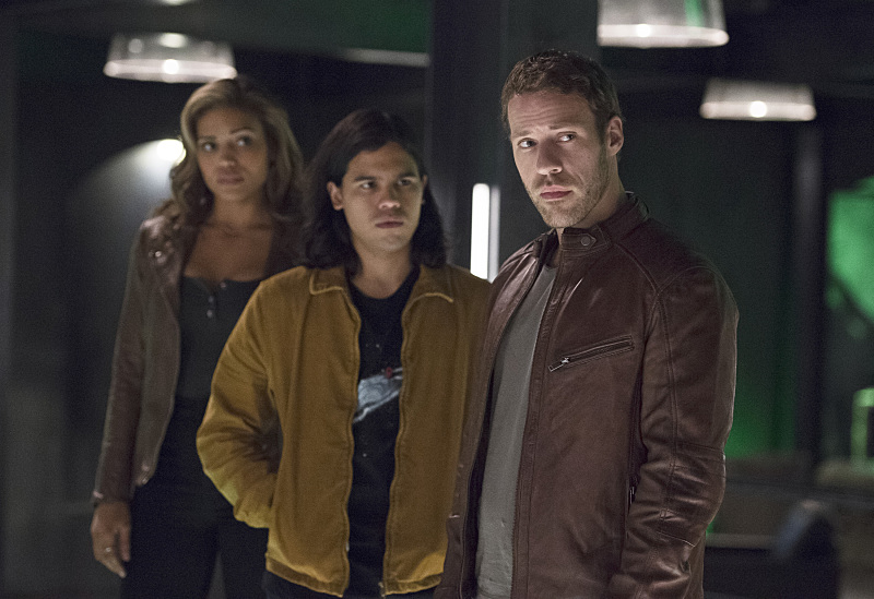 Illustration for article titled The New Flash/Arrow Crossover Is a Crisis of Infinite Fun